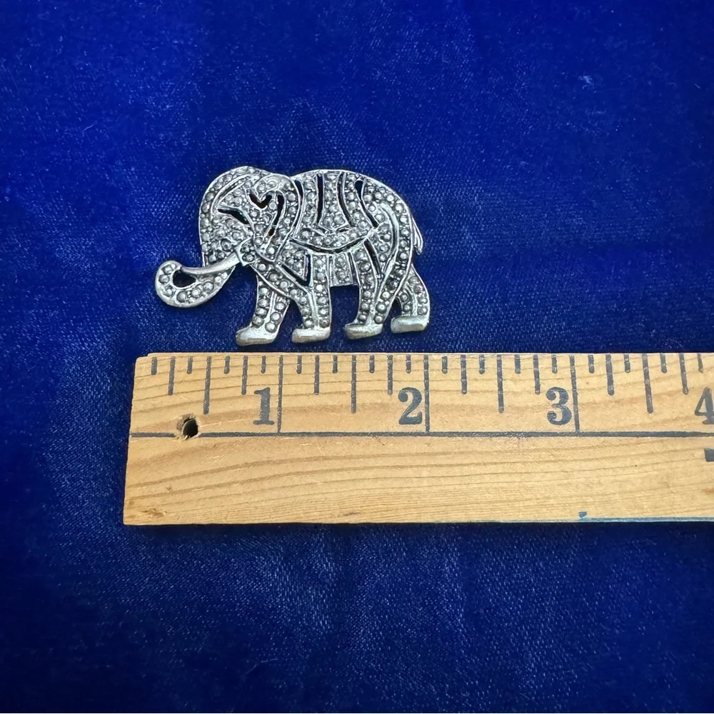 Vintage Silver Tone Elephant Brooch - Picture 7 of 8